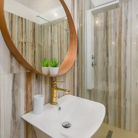 Διαμέρισμα Curacao - Building Stefan Năvodari